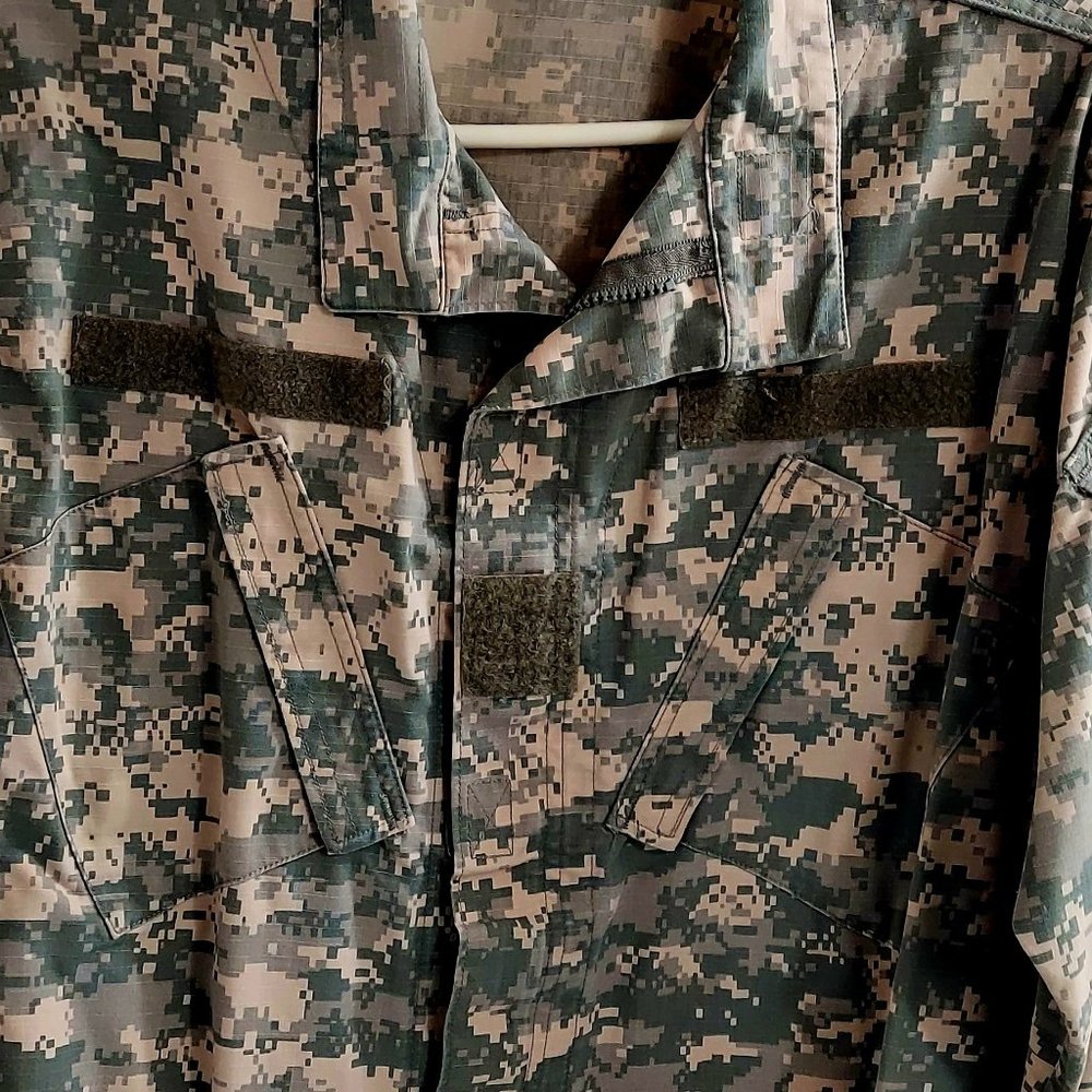 04 Digital Camo Fatigue Army Coat NSN: 8415-01-586-0639